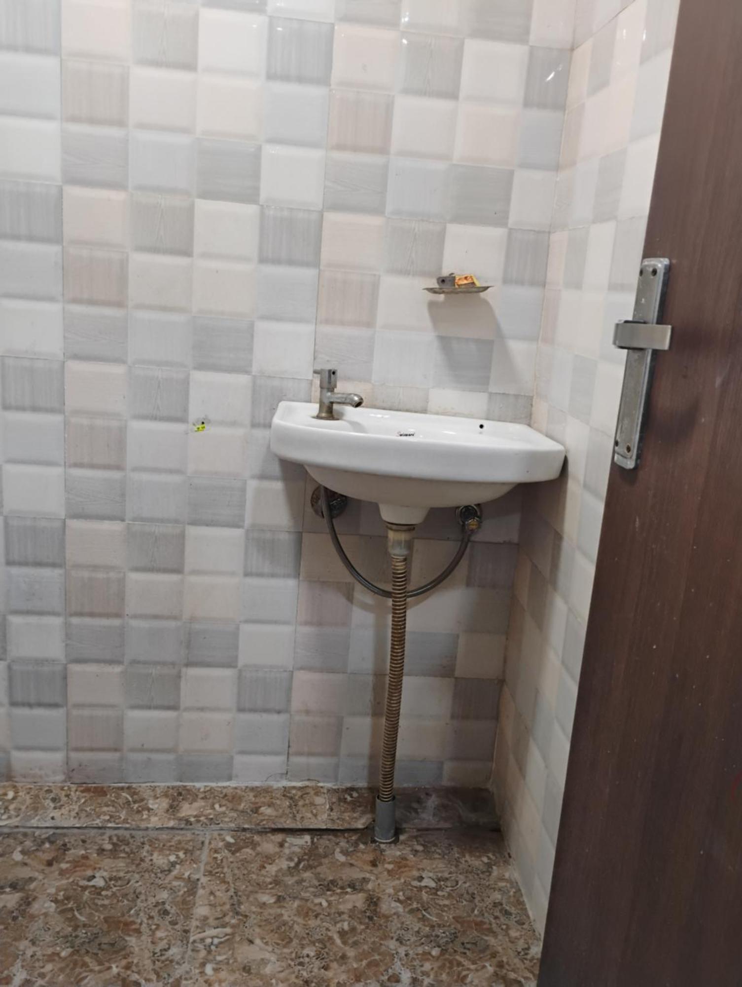 Shree Ji Hotel Грейтър Нойда Екстериор снимка